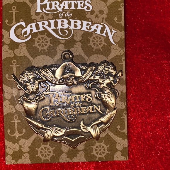 Disney parks pirates of the Caribbean pin - Picture 2 of 4